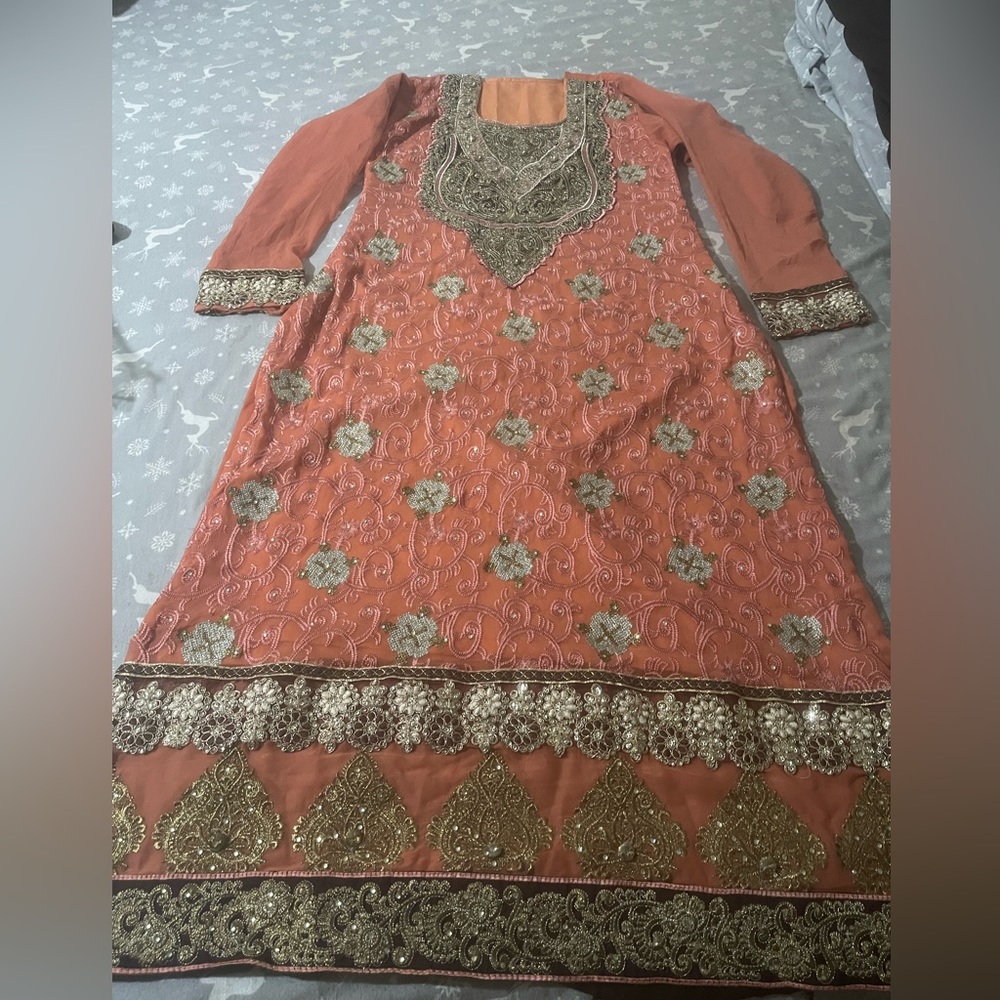 Pakistani shalwar kameez